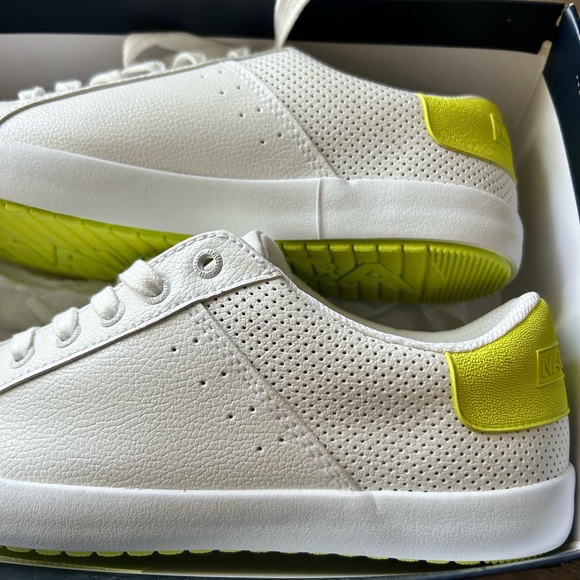 Nautica, brand new white faux leather lace up sneaker sz 8.5 - Picture 4 of 9